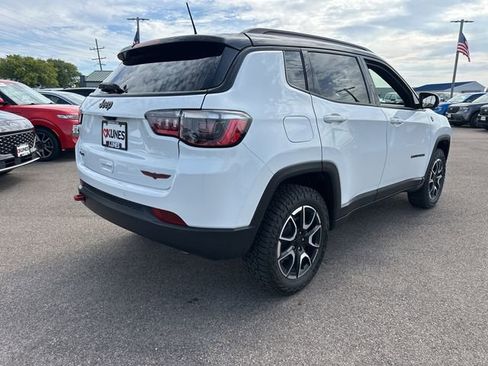 Used 2024 Jeep Compass Trailhawk image 11