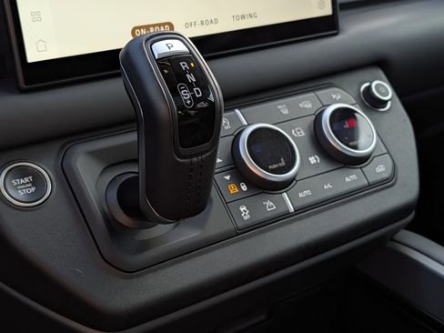 Used 2025 Land Rover Defender 110 S image 32