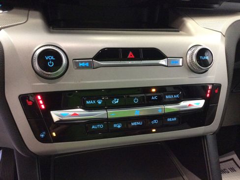 Used 2023 Ford Explorer XLT w/ Equipment Group 202A image 29