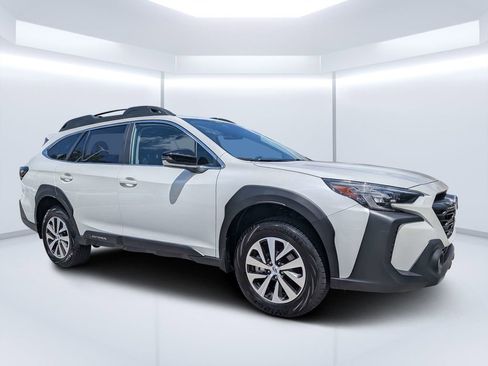 Certified 2025 Subaru Outback Premium AWD/4WD image 1