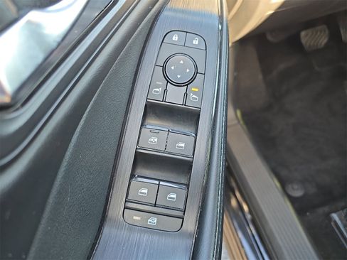 Used 2023 Nissan Rogue SV w/ SV Premium B Package image 14