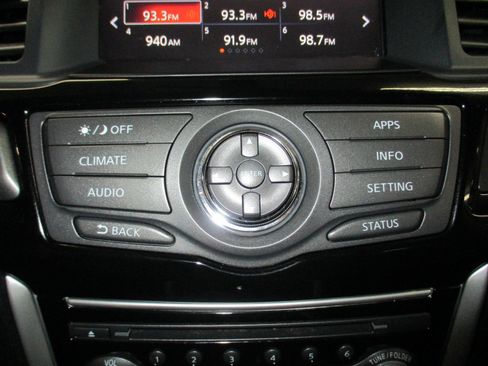 Used 2019 Nissan Pathfinder S image 22