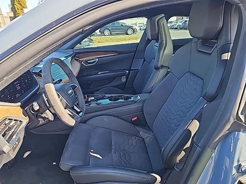 Used 2023 Audi e-tron GT Premium Plus image 3