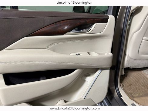 Used 2015 Cadillac Escalade ESV Luxury image 43