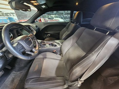 Used 2015 Dodge Challenger SXT w/ Driver Convenience Group RWD image 14