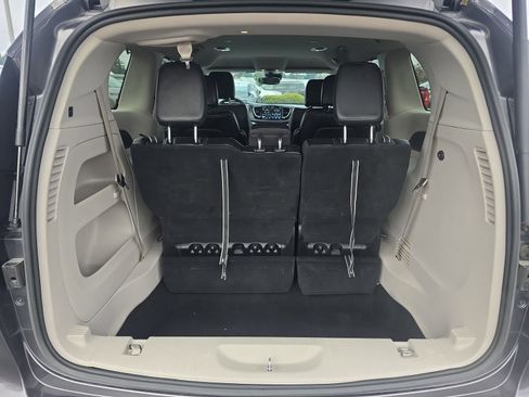 Used 2023 Chrysler Pacifica Touring-L image 28