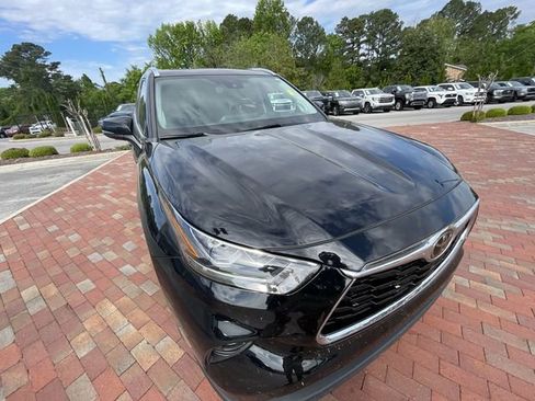 Used 2022 Toyota Highlander Limited image 5