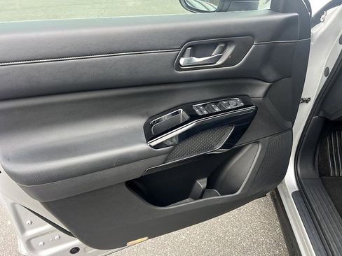 Certified 2022 Nissan Pathfinder SV image 9