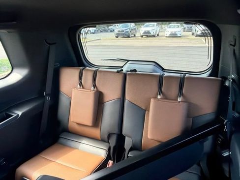 Used 2025 Lexus GX 550 w/ Accessory Package (2T) AWD/4WD image 11