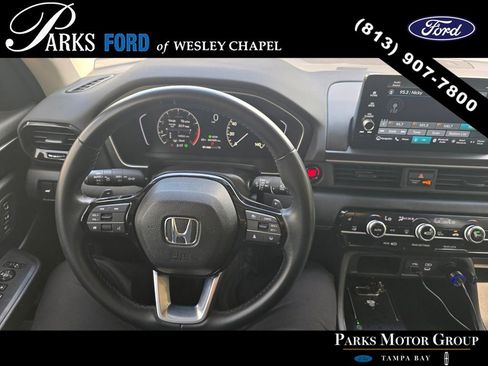 Used 2024 Honda Pilot Touring image 6