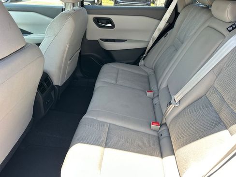 Used 2025 Nissan Rogue SV AWD/4WD image 16