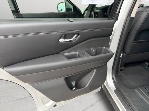 Certified 2024 Nissan Pathfinder Platinum w/ Cargo Package AWD/4WD image 18