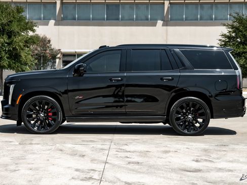 Used 2026 Cadillac Escalade V w/ LPO, ONYX Package AWD/4WD image 7