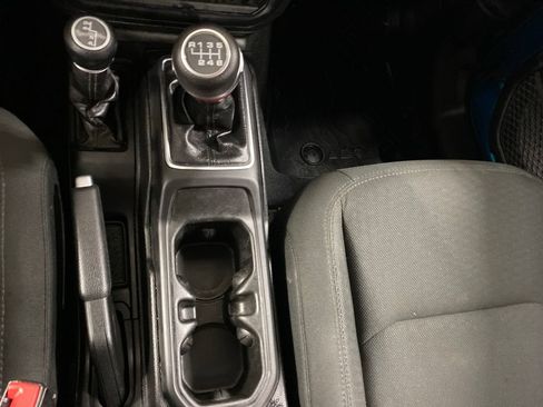 Used 2019 Jeep Wrangler Sport AWD/4WD image 12