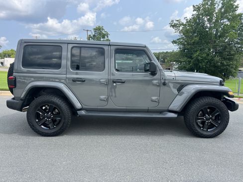 Used 2019 Jeep Wrangler Unlimited Sahara AWD/4WD image 11