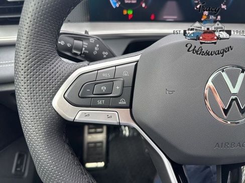 New 2025 Volkswagen Tiguan SE R-Line image 17
