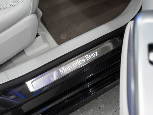 Used 2023 Mercedes-Benz EQE 500 4MATIC Sedan image 15