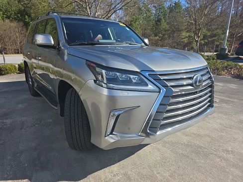 Used 2020 Lexus LX 570 4WD w/ 3rd Row & Luxury Pkg image 10