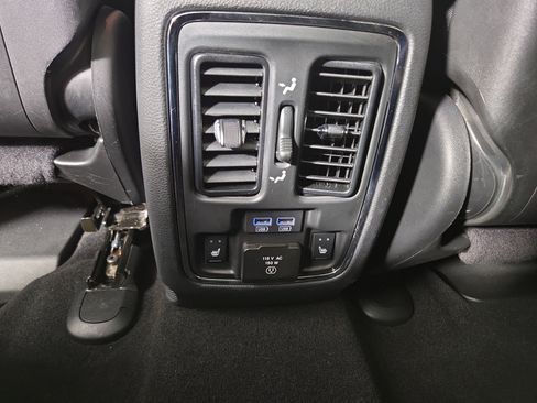 Used 2019 Jeep Grand Cherokee Overland AWD/4WD image 27