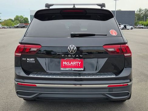 Used 2024 Volkswagen Tiguan SE w/ Panoramic Sunroof Package FWD image 7