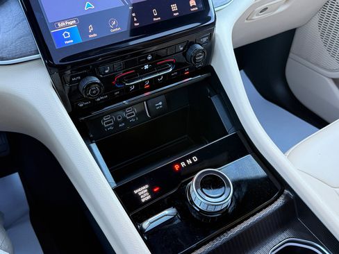 Used 2024 Jeep Grand Cherokee L Limited image 28