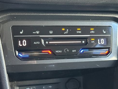 Used 2022 Volkswagen Tiguan SE image 17