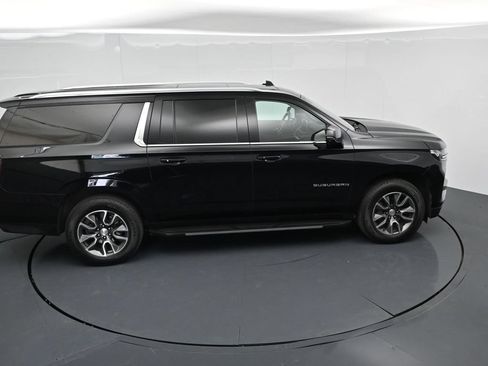 Used 2024 Chevrolet Suburban LT w/ LT Signature Plus Package RWD image 24