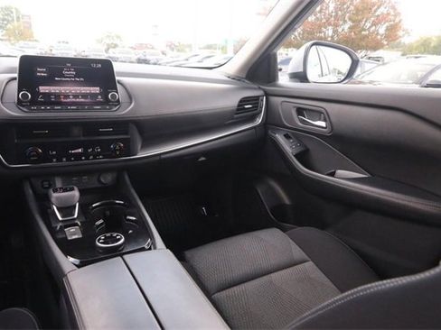 Certified 2024 Nissan Rogue SV image 24