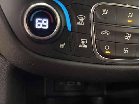 Used 2024 Chevrolet Equinox LT FWD image 19