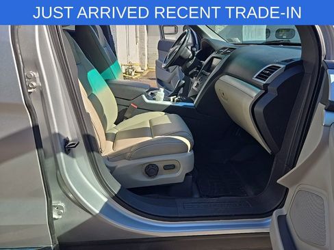 Used 2014 Ford Explorer XLT w/ Equipment Group 202A AWD/4WD image 13