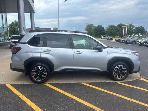 Used 2025 Subaru Forester Premium AWD/4WD image 5