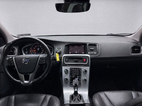 Used 2017 Volvo V60 T5 Cross Country w/ Convenience Package image 25