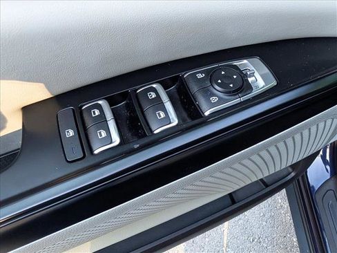 Used 2024 Kia Carnival LX FWD image 30