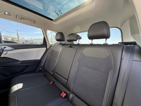 Certified 2025 Volkswagen Taos SE image 8