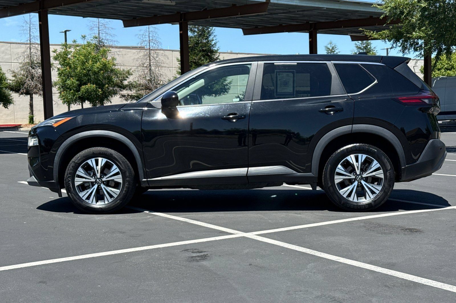 Used 2023 Nissan Rogue SV AWD/4WD image 14