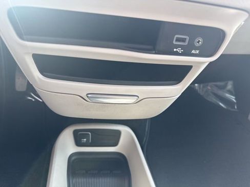 Used 2018 Chrysler Pacifica L FWD image 22