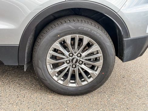 Used 2024 Cadillac XT4 Premium Luxury AWD/4WD image 5