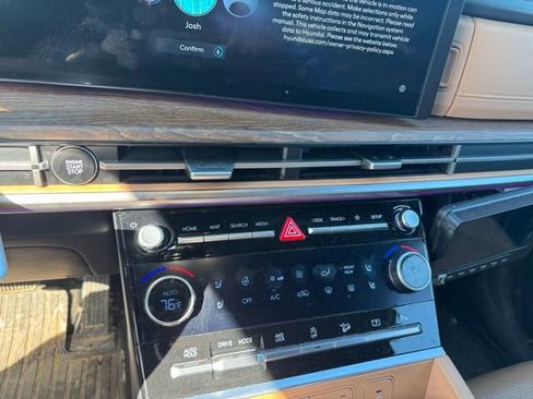 Used 2024 Hyundai Santa Fe Limited image 7