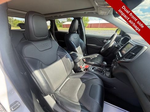 Used 2022 Jeep Cherokee Latitude Lux w/ Sun & Sound Group AWD/4WD image 45