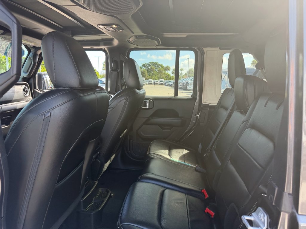 Used 2018 Jeep Wrangler Unlimited Sahara AWD/4WD image 13
