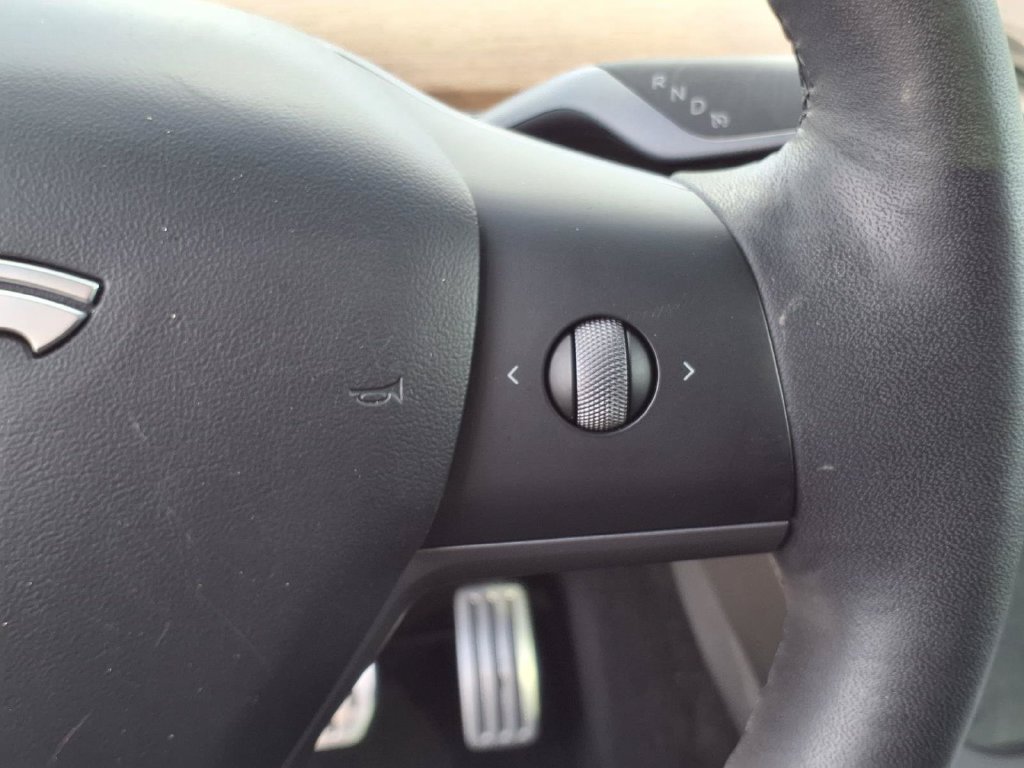 Used 2022 Tesla Model Y Performance AWD/4WD image 34