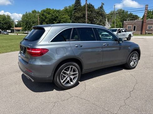 Used 2019 Mercedes-Benz GLC 300 4MATIC image 3