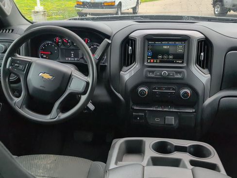 Used 2019 Chevrolet Silverado 1500 Custom w/ Custom Convenience Package AWD/4WD image 14