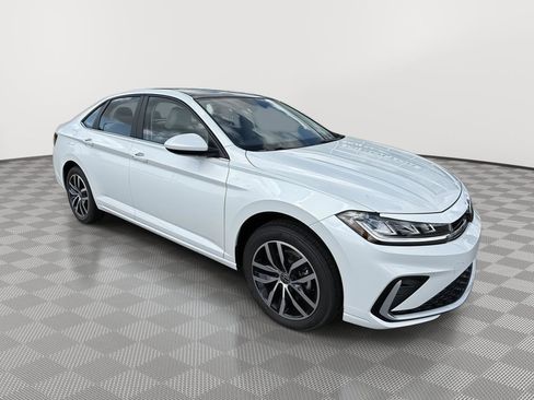 New 2025 Volkswagen Jetta SE image 2