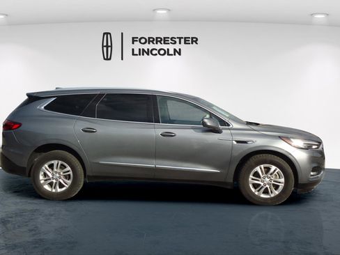 Used 2018 Buick Enclave Essence image 2