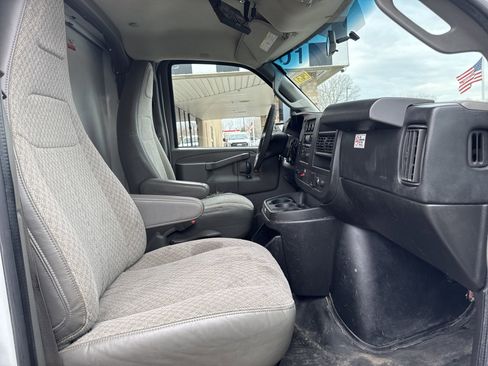 Used 2016 Chevrolet Express 3500 image 24