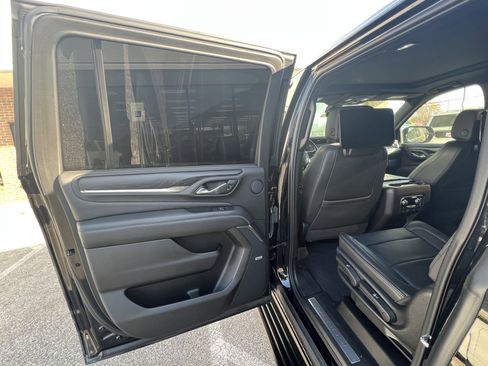 Used 2021 GMC Yukon XL Denali w/ Denali Premium Package AWD/4WD image 10