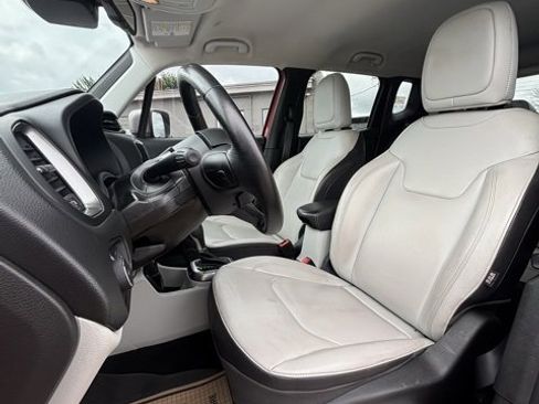 Used 2018 Jeep Renegade Limited image 10