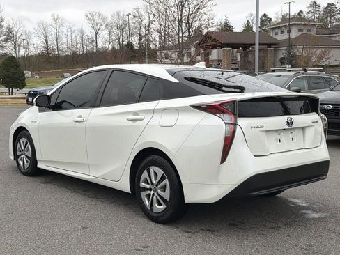 Used 2016 Toyota Prius Four image 5