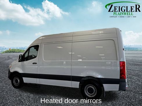 Used 2022 Mercedes-Benz Sprinter 2500 image 3
